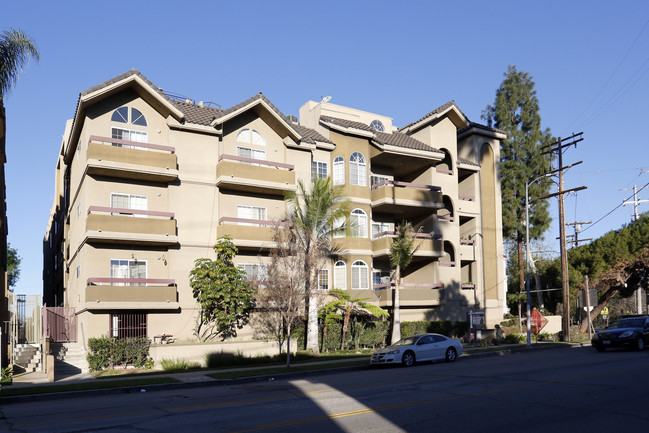 Residential Condominiums in Sherman Oaks, CA - Building Photo - Building Photo