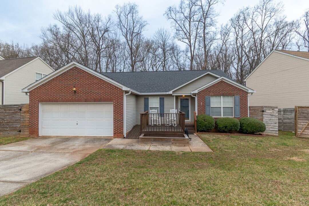 3022 Willamette Valley Dr in Charlotte, NC - Building Photo