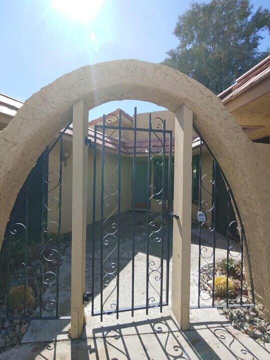 35620 Pso Circulo E in Cathedral City, CA - Building Photo