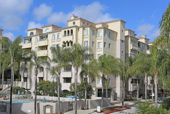 La Jolla Crossroads Apartments in San Diego, CA - Building Photo - Building Photo