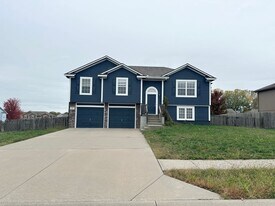 612 Fall Creek Dr in Belton, MO - Building Photo