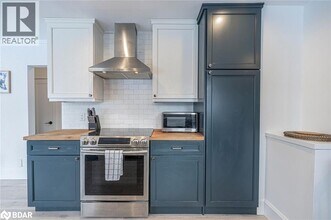 54 Sophia St E in Barrie, ON - Building Photo - Building Photo