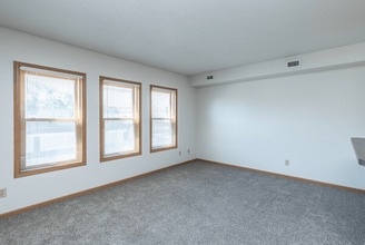 Lofts On Fourth in Moorhead, MN - Building Photo - Building Photo