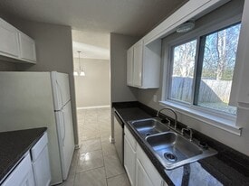 413 Oakland Rd in Madison, AL - Building Photo