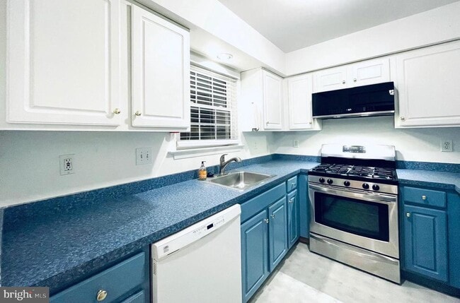 property at 3005 Creekside Ct