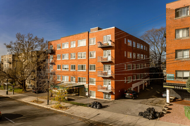 5105 De La Côte-Saint-Luc Ch in Montréal, QC - Building Photo - Building Photo