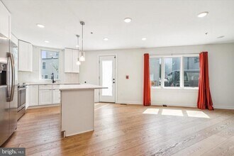 1716 Cambridge St in Philadelphia, PA - Building Photo - Building Photo