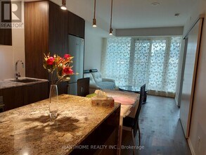 1 Bloor St E in Toronto, ON - Building Photo - Building Photo