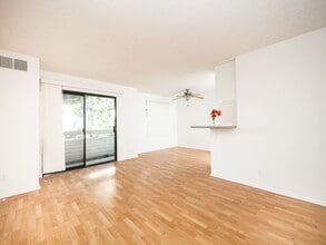 5315 Harmony Ave in North Hollywood, CA - Building Photo - Interior Photo