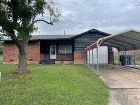 1512 NW 43rd St in Lawton, OK - Building Photo