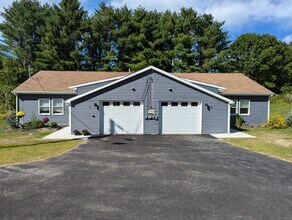 9 Hummingbird Cir in Augusta, ME - Building Photo - Building Photo