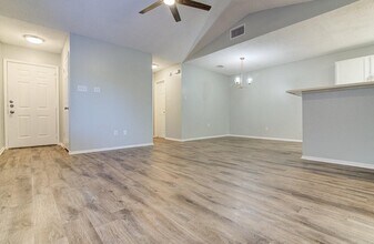 8200 West Gate Blvd in Austin, TX - Building Photo - Building Photo