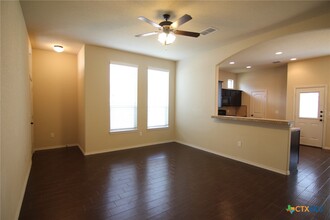 669 Creekside Cir in New Braunfels, TX - Building Photo - Building Photo