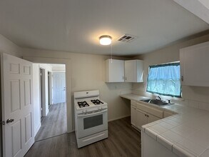 410 Decatur St in Bakersfield, CA - Building Photo - Building Photo