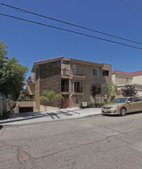 10209 Hillhaven Ave in Tujunga, CA - Foto de edificio - Building Photo