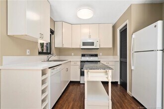 2563 NE Palm Ave in Jensen Beach, FL - Building Photo - Building Photo