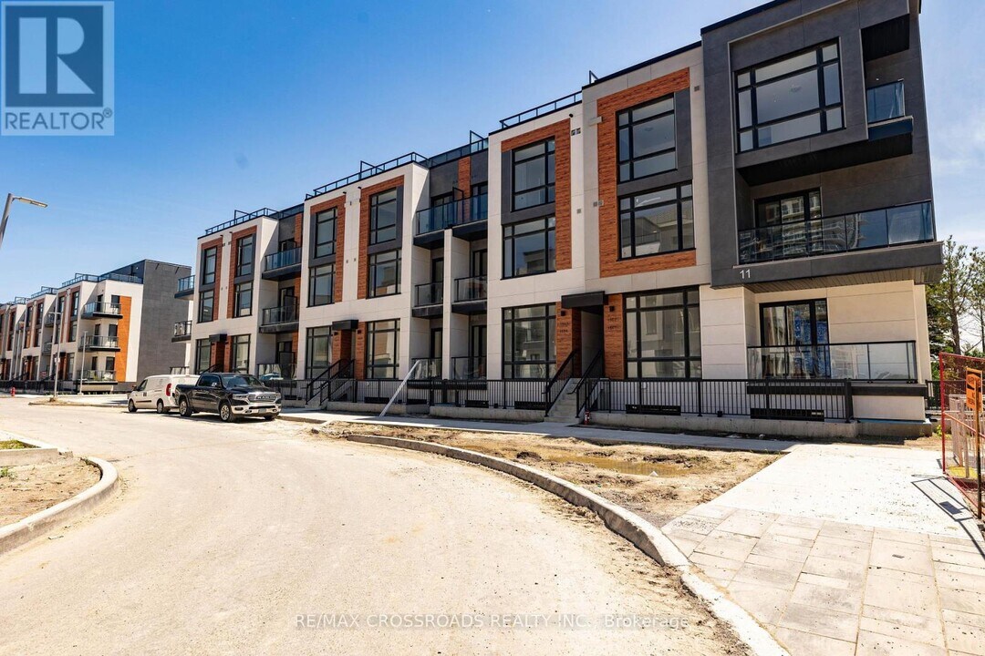 11-1511 David Eyer Rd in Richmond Hill, ON - Building Photo