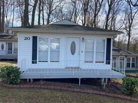 20 Kimbell Ct, Unit Peaceful Oaks Cottage in Greenville, SC - Building Photo