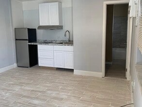 6820 Scott St in Hollywood, FL - Foto de edificio - Building Photo
