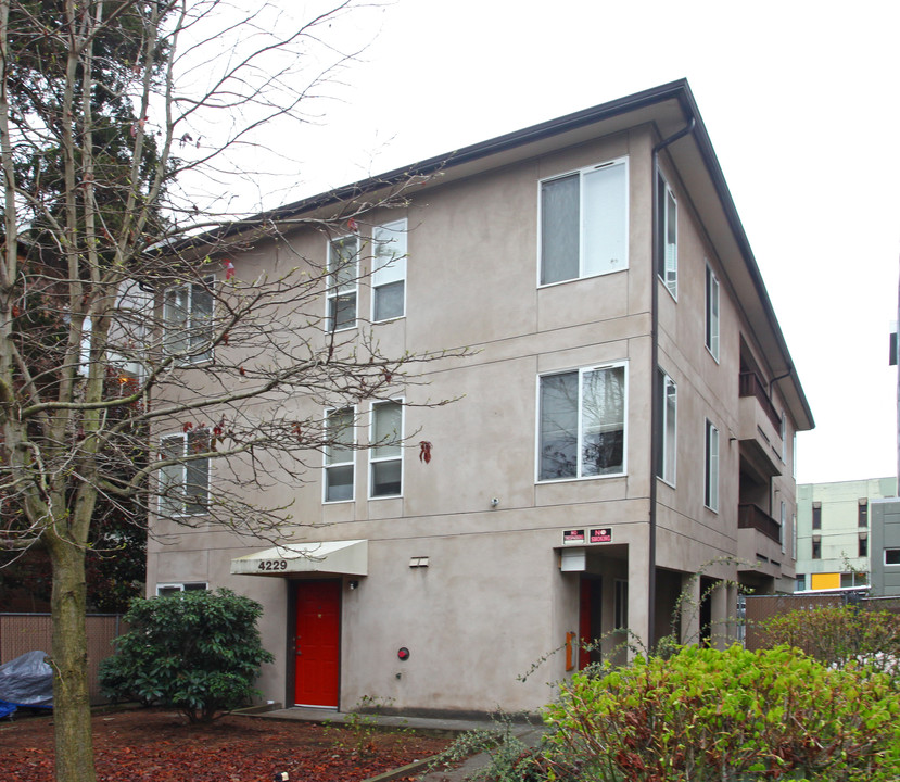 UDH 5 Plex in Seattle, WA - Building Photo