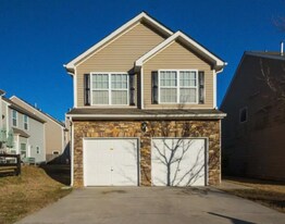 5588 Grande River Rd in Atlanta, GA - Building Photo