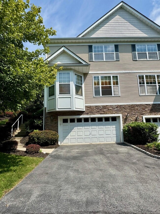 property at 8 Green Ct