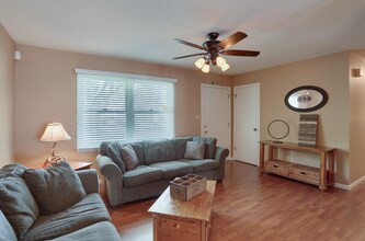 1712 Stratford Dr in Champaign, IL - Building Photo - Building Photo