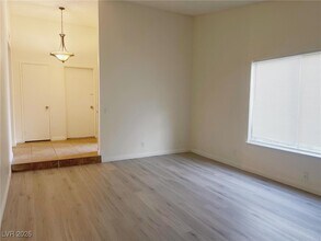 6802 Bonillo Dr in Las Vegas, NV - Building Photo - Building Photo