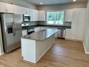 2209 Garden Pl, Unit 315 in Raleigh, NC - Building Photo - Building Photo