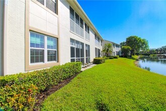 5645 Whisperwood Blvd in Naples, FL - Foto de edificio - Building Photo