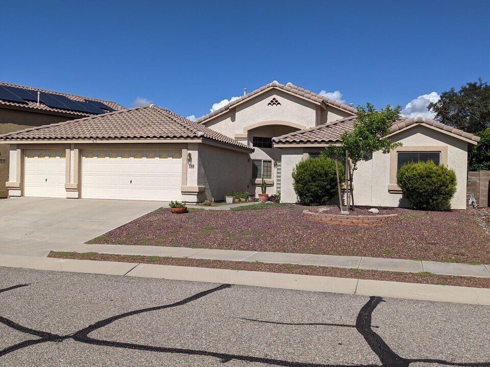 753 S Smokey Mountains Rd in Tucson, AZ - Building Photo