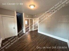 441 Crosby St NW in Grand Rapids, MI - Building Photo - Building Photo