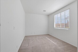 920 Stable Glen Dr in North Las Vegas, NV - Building Photo - Building Photo