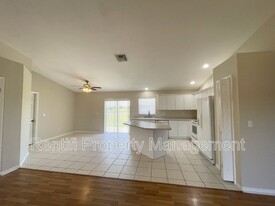 226 Magellan St in Ft. Myers, FL - Building Photo - Building Photo