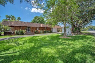 470 NE 113th St in Miami, FL - Building Photo