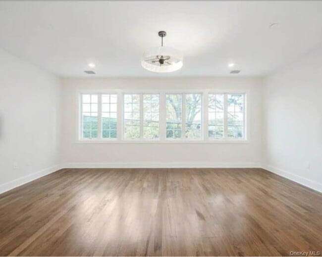 142 Maple Ave in Rye, NY - Foto de edificio - Building Photo