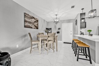 252 SW Monroe Cir N in St. Petersburg, FL - Building Photo - Building Photo