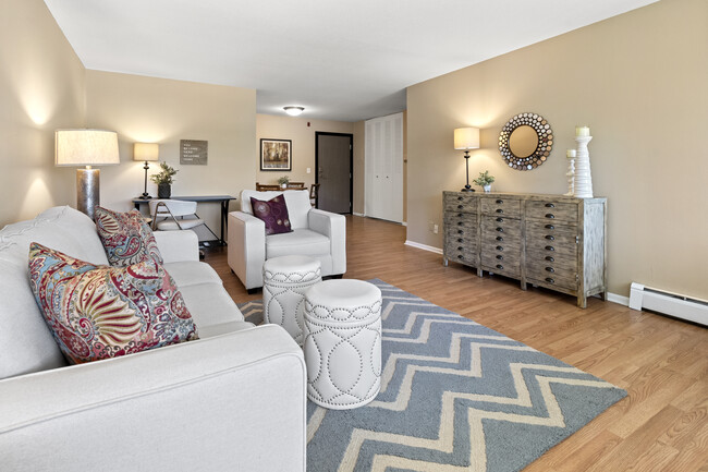 Imperial Gates Apartments in Brooklyn Park, MN - Building Photo - Building Photo