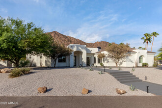 5316 E Royal View Dr S in Phoenix, AZ - Foto de edificio - Building Photo