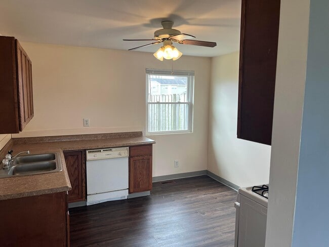 property at 98 Buckeye Cir