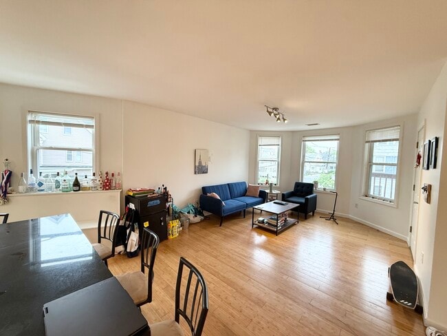 110 Chester St, Unit 2 in Boston, MA - Building Photo - Building Photo