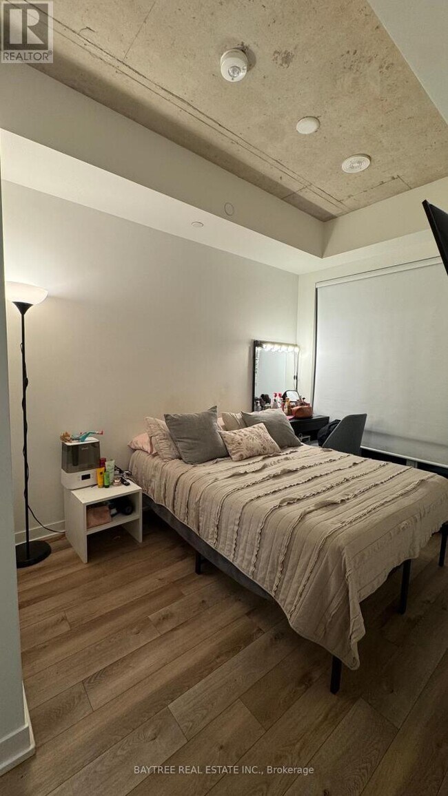 1808 St Clair Ave W in Toronto, ON - Building Photo - Building Photo