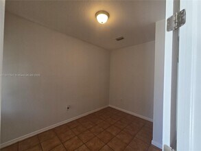 1627 SE 30th St in Homestead, FL - Building Photo - Building Photo