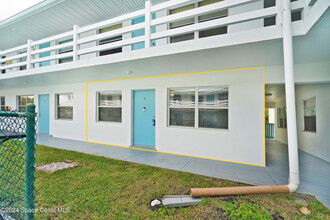 215 Circle Dr in Cape Canaveral, FL - Building Photo - Building Photo