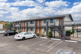 Spring Leaf Apartments in Tempe, AZ - Building Photo - Building Photo