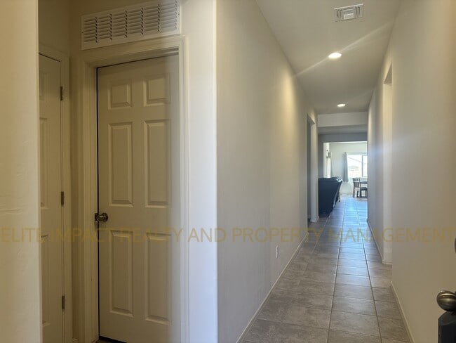 6637 E Via De Los Compas in Tucson, AZ - Building Photo - Building Photo