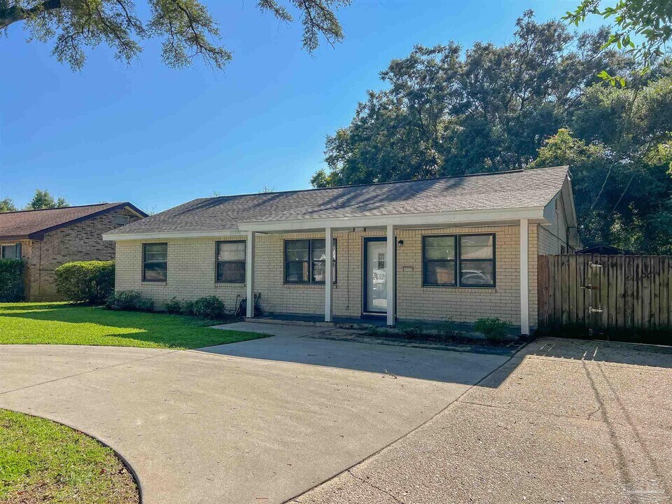 5891 Avondale Rd in Pensacola, FL - Building Photo
