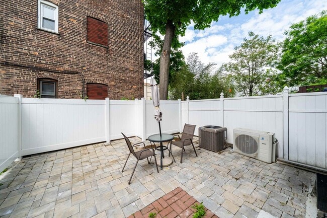 property at 933A Summit Ave