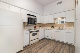 10416 High Hollows Dr in Dallas, TX - Building Photo - Building Photo