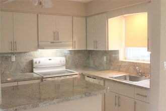 1900 N 32nd Ct in Hollywood, FL - Building Photo - Building Photo